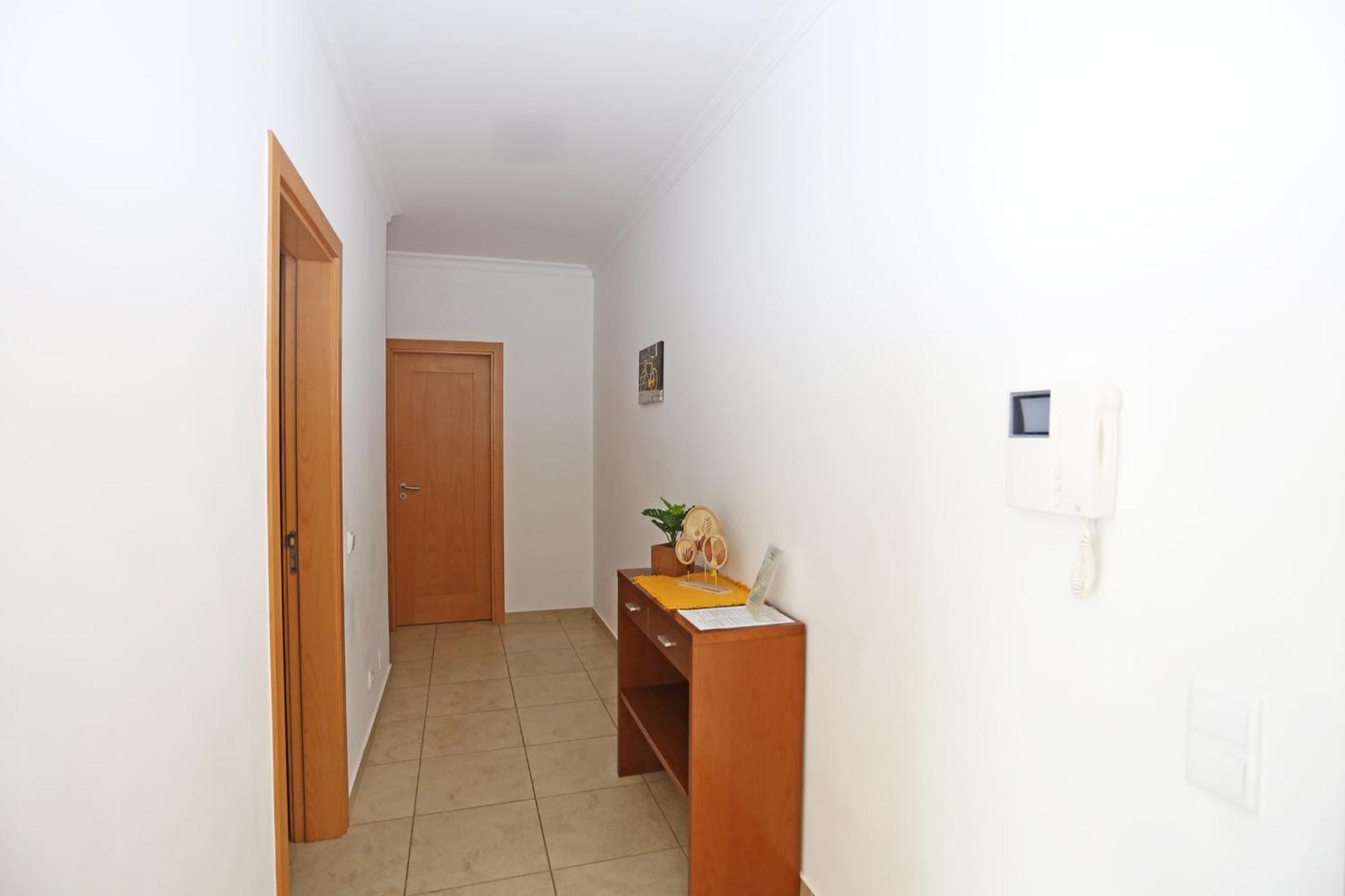 A04 - Large Modern 1 Bed Apartment With Pool Lagos Exterior photo